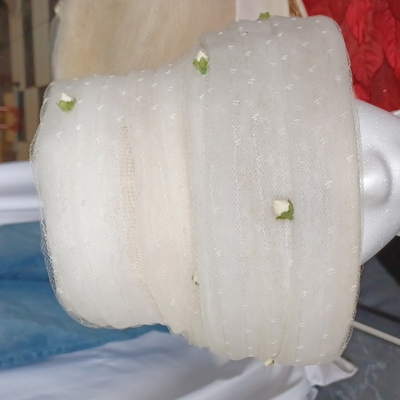 Netted Beehive Hat Cream/white Floral Style 1960s - Picture 1 of 6